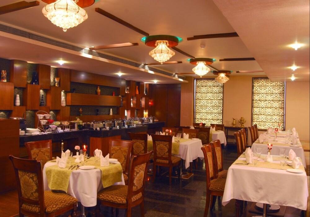 Hk Clarks Inn, Amritsar Exteriör bild